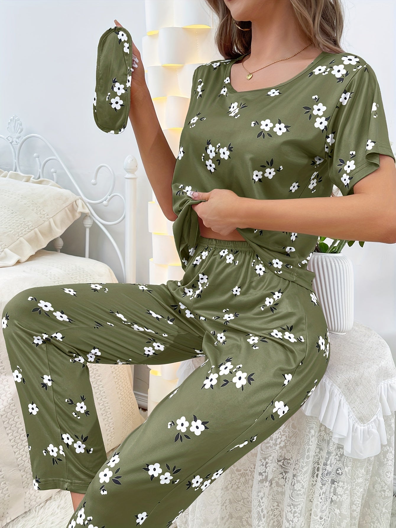 Luxurious Floral Print Pajama Set - Soft & Loose Fit for Women - Short Sleeve Tee & Pants - Comfy Sleepwear & Loungewear for Effortless Style