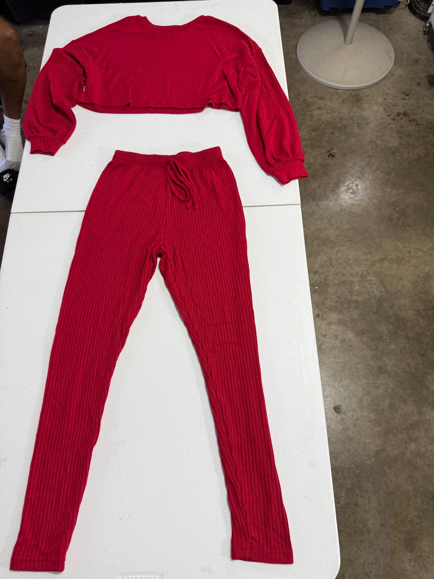 Red Ribbed Crop Sweatshirt & Legging Set – Size Small