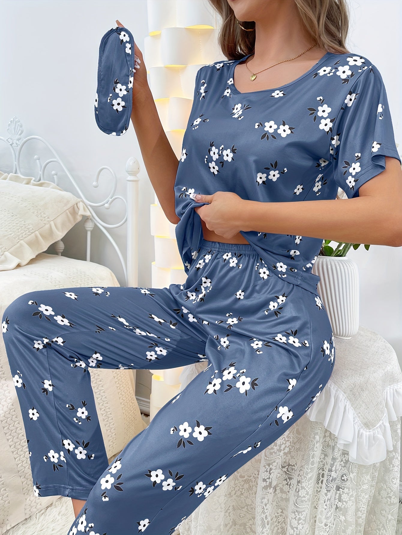 Luxurious Floral Print Pajama Set - Soft & Loose Fit for Women - Short Sleeve Tee & Pants - Comfy Sleepwear & Loungewear for Effortless Style